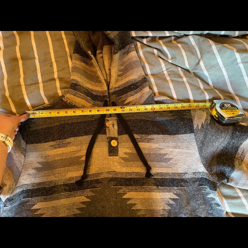 Aztec Poncho - Picture 8 of 8